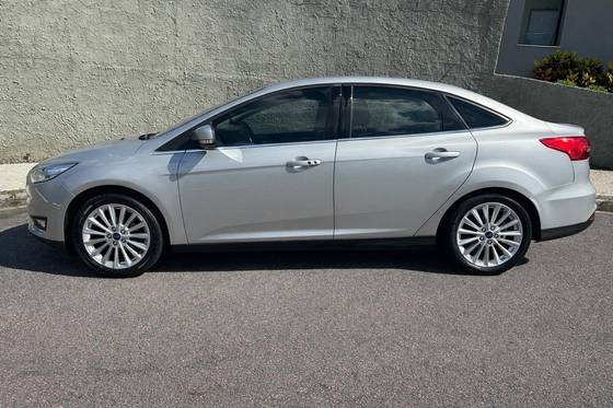 FORD FOCUS 2.0 TITANIUM PLUS FASTBACK 16V FLEX 4P POWERSHIFT